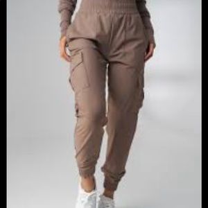 ISO BALANCE ATHLETICA SWIFT CARGO JOGGERS- stone